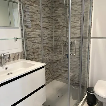 Apartman T2 Renove Avec Terrasse, Acces Plage, Canet-plage - Fr-1-696-117 *